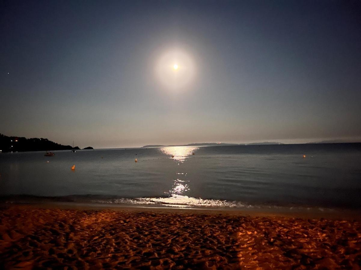 Le Lavandou "Cavaliere" -Rez De Jardin Bord De Mer , Atom Exteriér fotografie